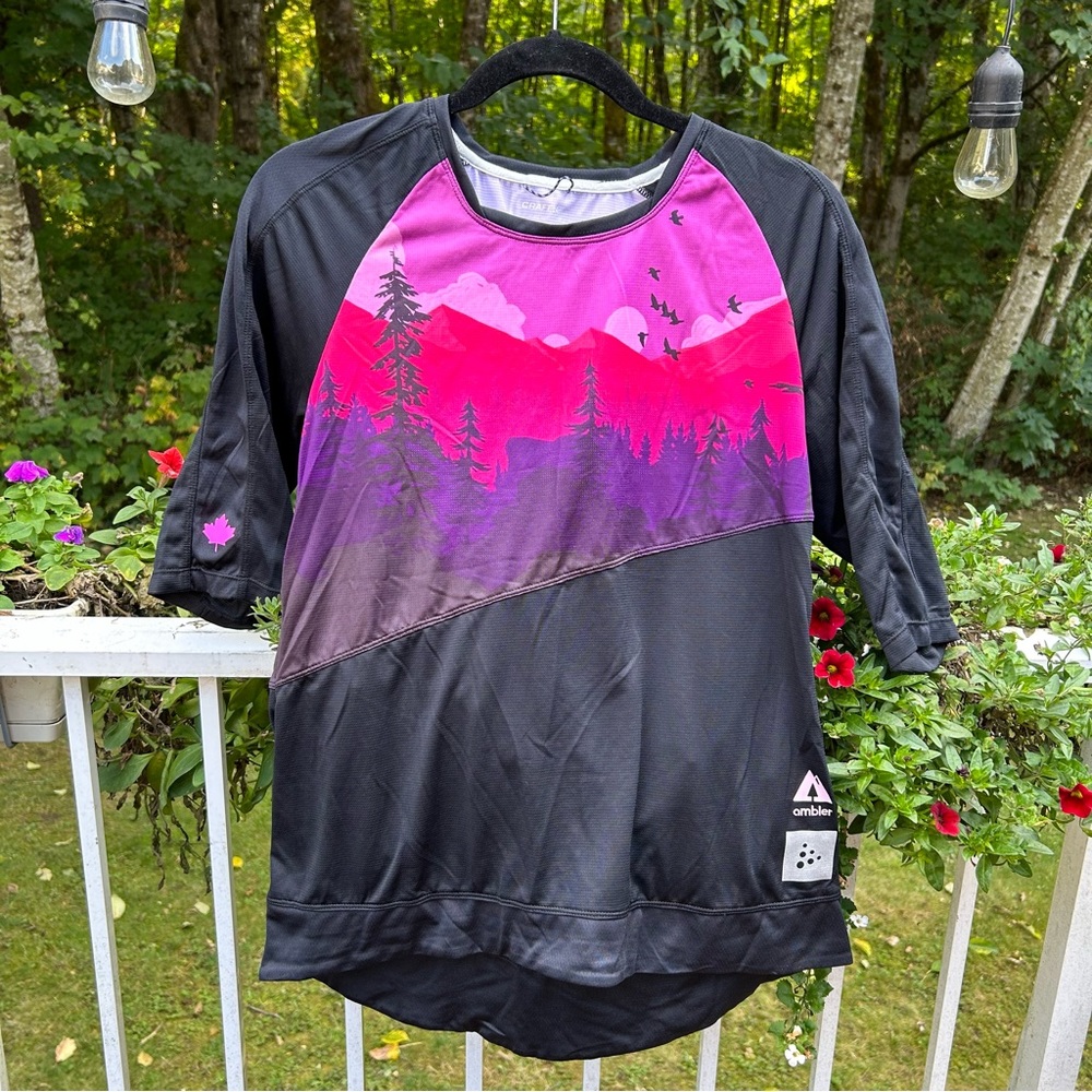 Craft Women's Black and Pink Jersey